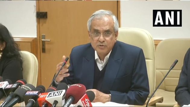 NITI Aayog vice-chairman Rajiv Kumar speaks to the media in New Delhi on Thursday.(ANI/Twitter)