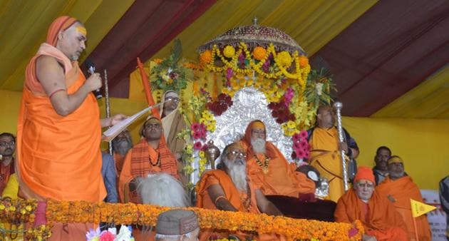 Swami Avimukhteshwaranand reading out the ‘Param Dharmadesh’ (decree) before the Shankaracharya on the concluding day of the ‘Param Dharam Sansad’ in Prayagraj.(HT Photo) Swami Avimukhteshwaranand reading out the ‘Param Dharmadesh’ (decree) before the Shankaracharya on the concluding day of the ‘Param Dharam Sansad’ in Prayagraj.(HT Photo)