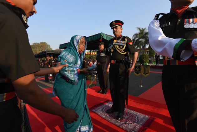 Lieutenant General Ashok Ambre, Ati Vishist Seva Medal Bar, Sena Medal, Quartermaster General felicitates a veer nari (war widow) during the celebrations. (Pratham Gokhale/HT Photo) Lieutenant General Ashok Ambre, Ati Vishist Seva Medal Bar, Sena Medal, Quartermaster General felicitates a veer nari (war widow) during the celebrations. (Pratham Gokhale/HT Photo)