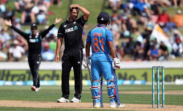 New Zealand's Colin de Grandhomme (C) reacts next to India's batsman Kedar Jadhav (R) during the fourth one-day international cricket match between New Zealand and India at Seddon Park in Hamilton. (AFP) 