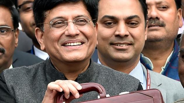 During his Budget speech on Friday, Finance Minister Piyush Goyal explained some of the key proposals in Hindi.(Ajay Aggarwal/HT photo) During his Budget speech on Friday, Finance Minister Piyush Goyal explained some of the key proposals in Hindi.(Ajay Aggarwal/HT photo)