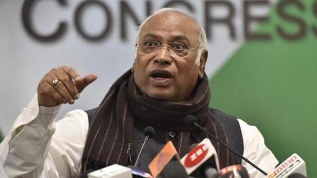 “This is all being done for elections. I directly charge them of paying bribe to voters,” Mallikarjun Kharge alleged. (Sonu Mehta / Hindustan Times) “This is all being done for elections. I directly charge them of paying bribe to voters,” Mallikarjun Kharge alleged. (Sonu Mehta / Hindustan Times)