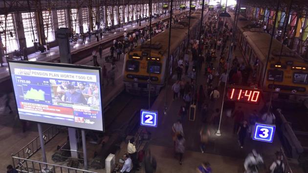 Passenger associations are disappointed with the allocation and absence of immediate measures to reduce overcrowding on local trains.(Anshuman Poyrekar/HT Photo)