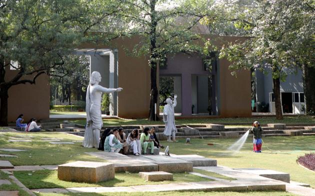 IUCAA gate to Savitribai Phule Pune University was closed three years ago for thoroughfare.(Rahul Raut/HT PHOTO)