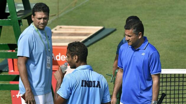 India's non playing captain Mahesh Bhupathi with coach Jishan Ali and player Ramkumar Ramanathan during a training session ahead of Davis Cup match against Italy, in Kolkata.(AP)