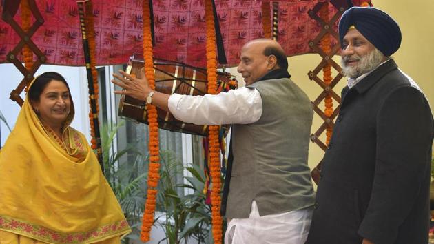 Union Home Minister Rajnath Singh with Union minister Harsimrat Kaur Badal and SAD President Sukhbir Singh Badal during a lunch hosted by the Badal family in New Delhi, Thursday, Jan 31, 2019.(PTI)