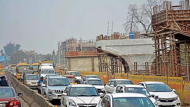 A view of the construction of the RRTS project on the Delhi-Meerut Road in Ghaziabad.(Sakib Ali/HT Photo) A view of the construction of the RRTS project on the Delhi-Meerut Road in Ghaziabad.(Sakib Ali/HT Photo)