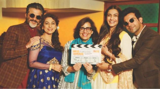 Sonam Kapoor poses with Rajkummar Rao, Juhi Chawal, Anil Kapoor and the entire cast of Ek Ladki Ko Dekha Toh Aisa Laga. (HT Photo) Sonam Kapoor poses with Rajkummar Rao, Juhi Chawal, Anil Kapoor and the entire cast of Ek Ladki Ko Dekha Toh Aisa Laga. (HT Photo)