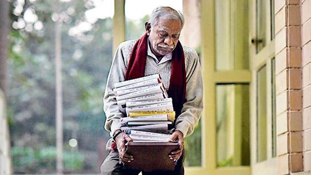 Laxman Rao with his novels at the Hindi Bhawan, where he conducted a workshop, in New Delhi.(Biplov Bhuyan/HT PHOTO)