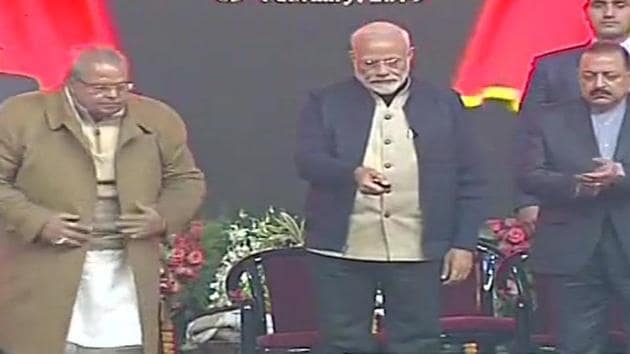 PM Modi lays foundation stone and inaugurates development projects in Srinagar. (ANI/Twitter) PM Modi lays foundation stone and inaugurates development projects in Srinagar. (ANI/Twitter)