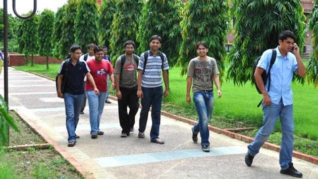 IIM Lucknow placements : The Indian Institute of Management, Lucknow registered 100% final placements for its 33rd batch of 460 students within three days.(HT file)