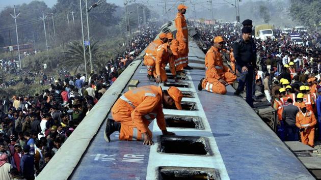 Rescue and relief works in progress after the nine coaches of Delhi-bound Seemanchal Express derailed at Sahadai Buzurg station in Hajipur ,Bihar on Sunday.(PTI)