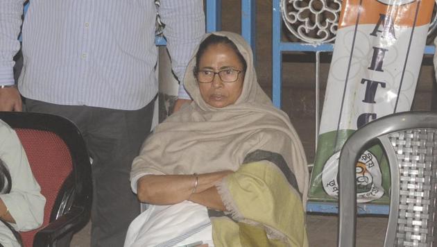 West Bengal chief minister Mamata Banerjee began a sit-in dharna in front of Metro station at Esplanade to protest the move of the CBI to question Kolkata Police commissioner Rajeev Kumar in Kolkata, West Bengal on February 3.(HT Photo/ Samir Jana)