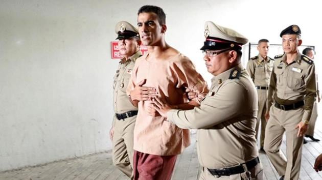 Jailed Bahraini footballer Hakeem Al Araibi arrives at Thailand's Criminal Court to submit his evidence to fight his extradition, after a local prosecutor submitted Bahrain's extradition request for him, in Bangkok, Thailand February 4, 2019.(REUTERS photo)