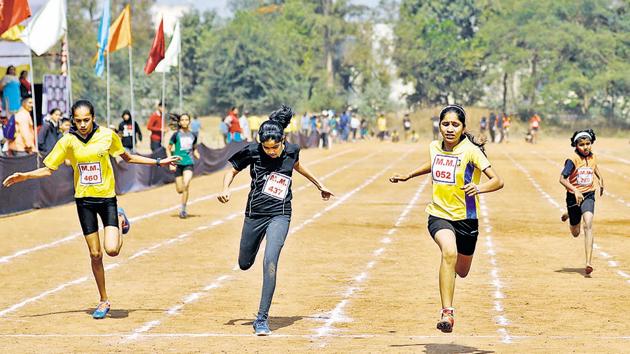 Inter school athletics competition Under 12 Girls 100 M Run at Maharashtriya mandal Mukkund Nagar(Rahul Raut/HT PHOTO)