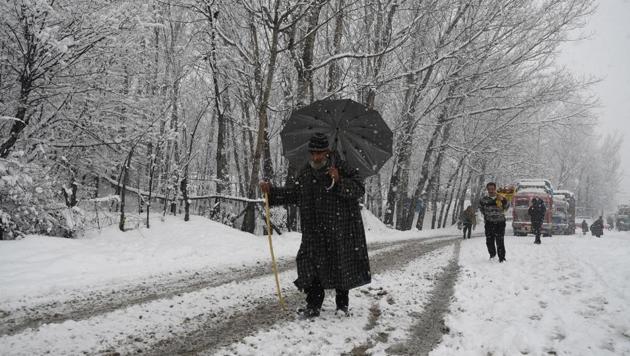 A man walks snow covered Srinagar-Jammu National Highway during fresh snowfall in Qazigund, south Kashmir on January 31. (ANI Photo) A man walks snow covered Srinagar-Jammu National Highway during fresh snowfall in Qazigund, south Kashmir on January 31. (ANI Photo)