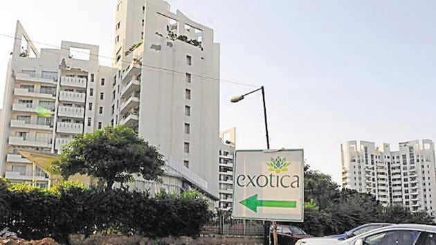 Five towers in Parsvnath Exotica in Gurugram’s Sector 53 are without power due to issues pertaining to occupancy certificates.(HT File)