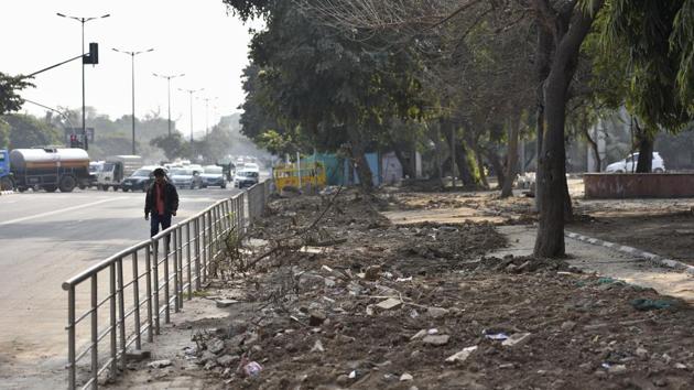 A footpath, a walkway for pedestrians in a built-up area, is among the most basic civil construction works.(Burhaan Kinu/HT Photo)