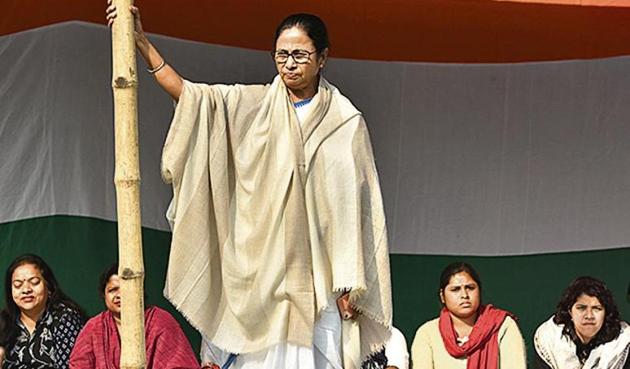 Mamata Banerjee has been holding a protest at Esplanade in Kolkata against the CBI for the last three days.(Arijit Sen/Hindustan Times)