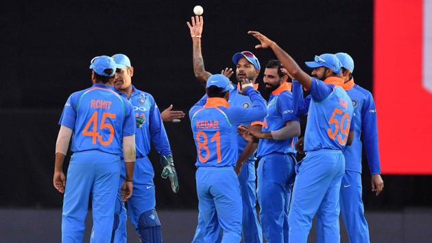 India celebrate after dismissing New Zealand's Colin Munro.(AFP)