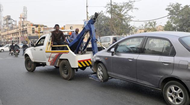 Gurugram Traffic Police has got a new, four-digit helpline number for all traffic-related information including details of towed-away vehicles.(HT File / Photo used for representational purpose) Gurugram Traffic Police has got a new, four-digit helpline number for all traffic-related information including details of towed-away vehicles.(HT File / Photo used for representational purpose)