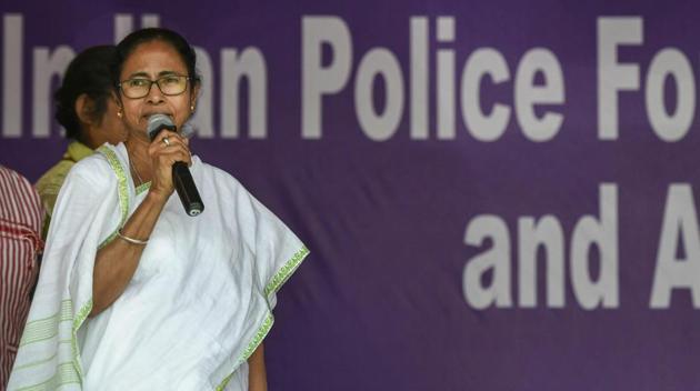 West Bengal Chief Minister Mamata Banerjee announces end of her stir against the Centre in Kolkata on Tuesday.(AP)