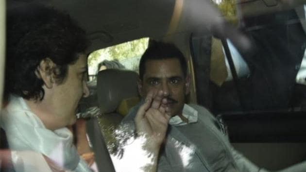 Robert Vadra was dropped off at the ED office by his wife Priyanka Gandhi Vadra. (HT PHOTO/Burhaan Kinu) Robert Vadra was dropped off at the ED office by his wife Priyanka Gandhi Vadra. (HT PHOTO/Burhaan Kinu)