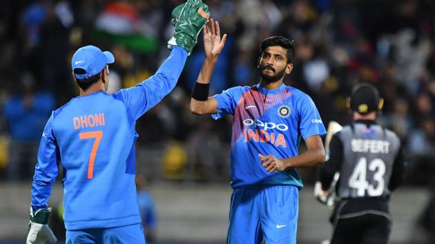 India's Khaleel Ahmed (C) celebrates bowling New Zealand's Tim Seifert (R). (AFP)