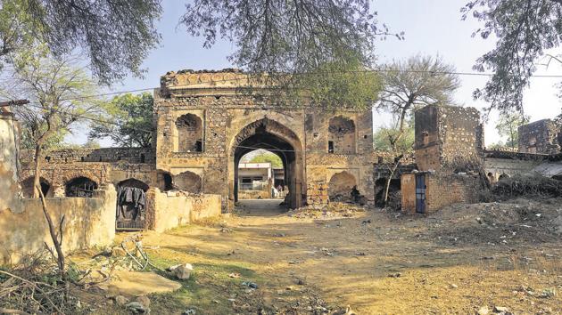 A vortex of streets lead to the Mughal-era Sarai Mirzathat has existed for the past 323 years.(Parveen Kumar / HT Photo) A vortex of streets lead to the Mughal-era Sarai Mirzathat has existed for the past 323 years.(Parveen Kumar / HT Photo)