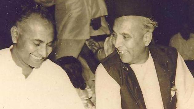 Pandit CR Vyas (left) and his Guru, Pandit Jagannathbuwa Purohit. The first edition of Raag Sarita was launched in 1984 by Vyas. (HT PHOTO) Pandit CR Vyas (left) and his Guru, Pandit Jagannathbuwa Purohit. The first edition of Raag Sarita was launched in 1984 by Vyas. (HT PHOTO)