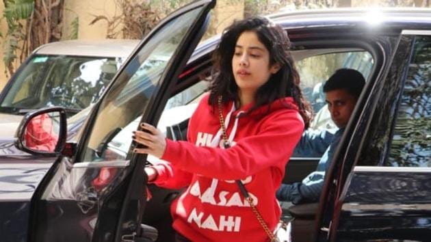 Janhvi Kapoor snapped on her way to the gym. (Varinder Chawla) Janhvi Kapoor snapped on her way to the gym. (Varinder Chawla)