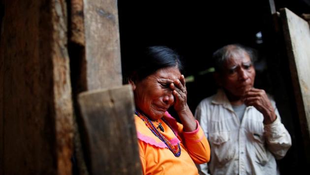 “We are not drug traffickers, we want a dignified life,” said elderly Nieves Garcia (L), who has grown poppies since she was a child and speaks a variant of the indigenous Mixtec language, but no Spanish. “My kids have left this place because there’s no way of getting ahead,” she said. (Carlos Jasso / REUTERS)