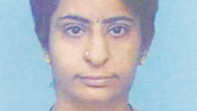 On December 28, 2017, Jyoti Raja (in photo) was found lying motionless by her husband. She was later declared dead by a doctor who suggested post mortem to ascertain the cause of her death.(HT Photo) On December 28, 2017, Jyoti Raja (in photo) was found lying motionless by her husband. She was later declared dead by a doctor who suggested post mortem to ascertain the cause of her death.(HT Photo)