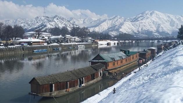 Two persons were killed, while 10 others went missing and hundreds remained stranded on Friday due to the heaviest spell of snowfall in Jammu and Kashmir so far. A couple was killed while their two children were rescued after an avalanche destroyed their home in Kokernag area of Anantnag district late on Thursday. (Waseem Andrabi / HT Photo)