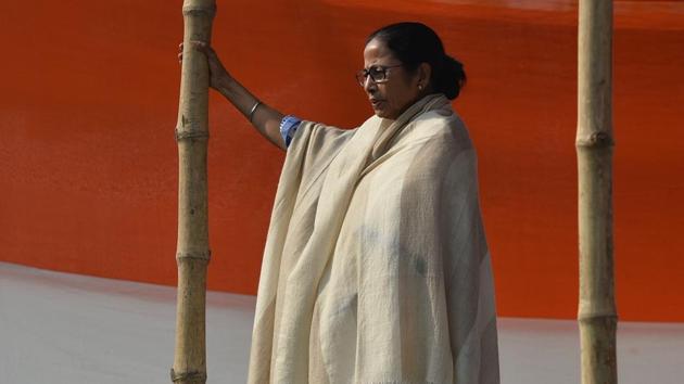 West Bengal chief minister Mamata Banerjee during a dharna against the Central Bureau of Investigation (CBI) attempt to question the city’s police chief in connection with ponzi scheme cases at Esplanade in Kolkata, West Bengal. (Arijit Sen / HT Photo) West Bengal chief minister Mamata Banerjee during a dharna against the Central Bureau of Investigation (CBI) attempt to question the city’s police chief in connection with ponzi scheme cases at Esplanade in Kolkata, West Bengal. (Arijit Sen / HT Photo)