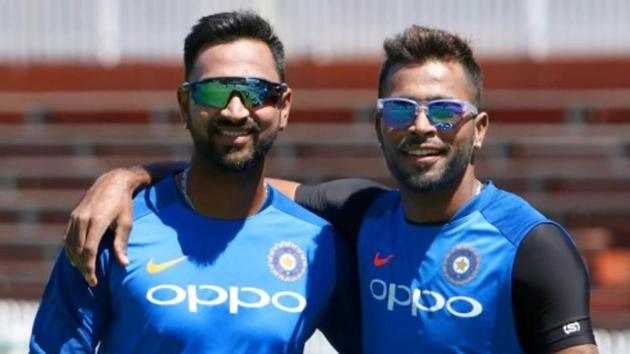 Krunal and Hardik Pandya (R)(Hardik Pandya/ Twitter)