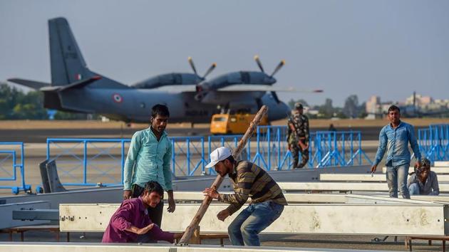 Workers prepare a temporary structure during preparations ahead of 'Aero India Show 2019', at Yelahanka Air Base station in Bengaluru.(PTI)