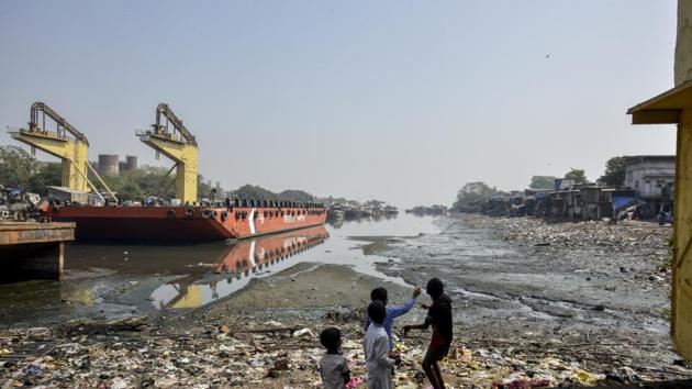 MbPT is looking at developing theme-based piers in Darukhana, which includes the areas of Lakdi Bunder and Coal Bunder, where activities such as ship-breaking and coal-handling are undertaken currently.(Kunal Patil/HT file photo)