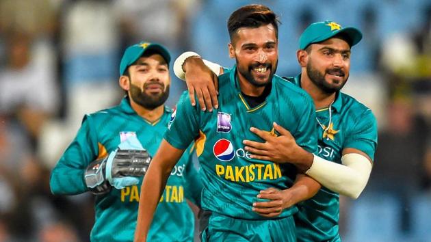 Mohammad Amir (centre) is set to join up with Essex again for a spell in the forthcoming domestic Twenty20 Blast competition.(AFP)
