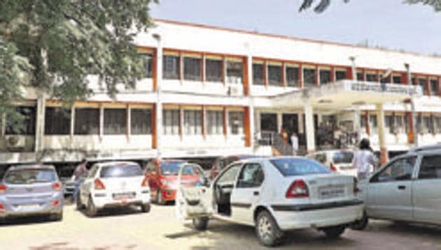On Wednesday, the Maharashtra government ordered reinstatement of the 37 suspended RTO officials with immediate effect on account of acute shortage of staff. (HT/PHOTO) On Wednesday, the Maharashtra government ordered reinstatement of the 37 suspended RTO officials with immediate effect on account of acute shortage of staff. (HT/PHOTO)