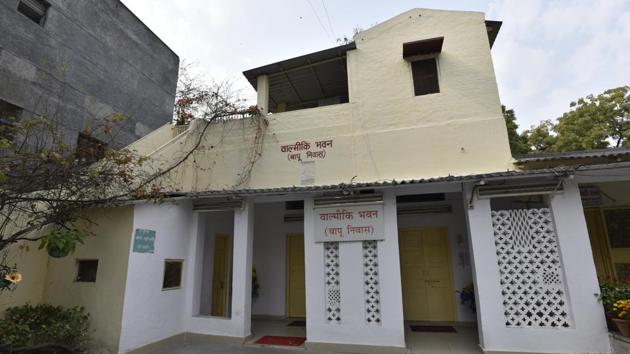 Bapu Niwas, where Gandhi stayed at Valmiki Basti. “Gandhi and Delhi are inseparable,” Shukla said, adding that the Mahatma spent more time in Delhi after his return from South Africa than in any other city in India. “Very few people know Gandhiji taught English and Hindi to young people when he lived at Valmiki Temple in Delhi.” (Sanjeev Verma / HT Photo)