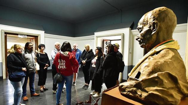 A group of tourists inside National Gandhi Museum opposite Raj Ghat. The museum has a rich collection of relics, documents and photos related to Mahatma Gandhi.(HT Photo)