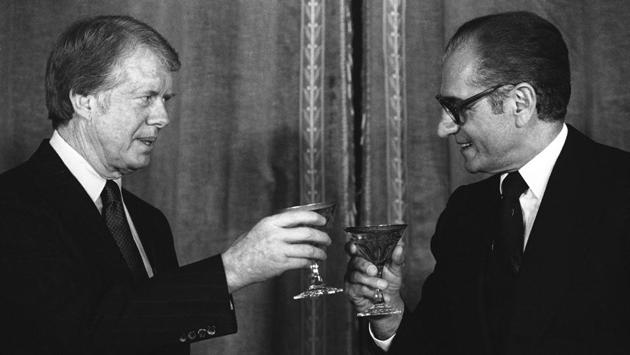 Then US President Jimmy Carter toasts Shah Mohammad Reza Pahlavi during a New Year’s Eve dinner at Niavaran Palace in Tehran on December 31, 1977. On September 11, 1978 Carter called on the shah to reaffirm the “close, friendly relationship” between the United States and Iran. Iran’s Islamic Revolution to follow, changed a stalwart ally into a regional adversary. (AP File) Then US President Jimmy Carter toasts Shah Mohammad Reza Pahlavi during a New Year’s Eve dinner at Niavaran Palace in Tehran on December 31, 1977. On September 11, 1978 Carter called on the shah to reaffirm the “close, friendly relationship” between the United States and Iran. Iran’s Islamic Revolution to follow, changed a stalwart ally into a regional adversary. (AP File)