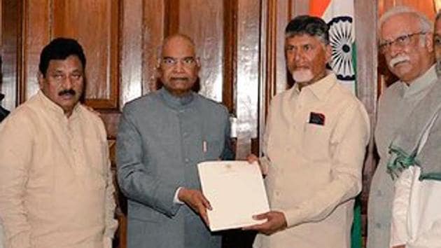 Andhra Pradesh Chief Minister N Chandrababu Naidu and TDP legislators handed over a memorandum to President Ram Nath Kovind over the demand for special status for the state.(Photo: Twitter/@ANI) Andhra Pradesh Chief Minister N Chandrababu Naidu and TDP legislators handed over a memorandum to President Ram Nath Kovind over the demand for special status for the state.(Photo: Twitter/@ANI)