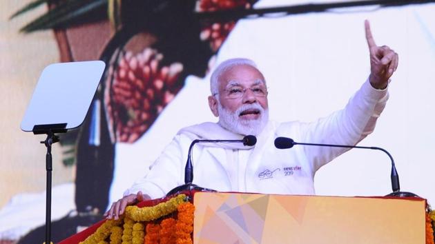 Prime Minister Narendra Modi came down hard on detractors on Tuesday and said that those who were corrupt were the ones who had problems with him. Modi was speaking at the inauguration of various development projects in Kurukshetra in Haryana. Referring to the mahagathbandhan (grand alliance) as the ‘mahamilavat’ he alleged that those in the alliance were threatening the courts. (Anil Dayal / HT Photo) Prime Minister Narendra Modi came down hard on detractors on Tuesday and said that those who were corrupt were the ones who had problems with him. Modi was speaking at the inauguration of various development projects in Kurukshetra in Haryana. Referring to the mahagathbandhan (grand alliance) as the ‘mahamilavat’ he alleged that those in the alliance were threatening the courts. (Anil Dayal / HT Photo)