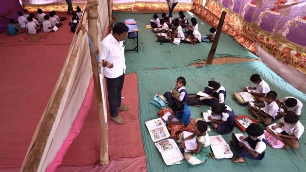 Dattatray Borse, a teacher at the government-run Dhundalwadi Primary, Secondary Residential school, said more than 50% of the children have stopped attending lectures. Most of these students were taken home by their parents. Similarly, Babasaheb Pawar, principal, Somaiyya Trust Residential school, in Nareshwadi near Dhundalwadi reported a 60% drop in the first two months. (Anshuman Poyrekar / HT Photo)