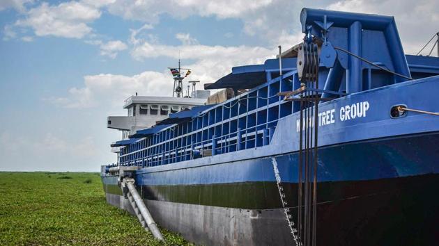 The hyacinth has complicated the movement of fishing boats and vessels on Lake Victoria. “Seeds can hibernate in the lake bed for between 15 to 21 years,” Christopher Aura from the Kenya Marine and Fisheries Research Institute said, adding that the hyacinth thrives on chemicals including phosphorus, found in high quantities in Lake Victoria due to fertiliser run-off. 