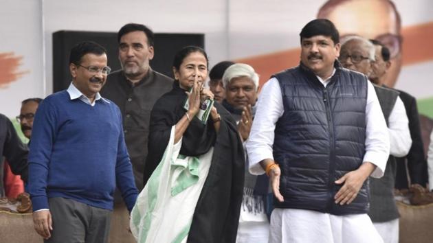 Almost a month after Mamata Banerjee’s mega opposition rally, AAP is hosting parties at the “Remove Dictatorship, Save Democracy” rally in a show of strength ahead of the Lok Sabha election this summer. Chief ministers Arvind Kejriwal, Mamata Banerjee and N Chandrababu Naidu will address a rally at Delhi’s Jantar Mantar, upping the ante against the Centre’s ruling Bharatiya Janata Party (BJP). (Sanjeev Verma / HT Photo) Almost a month after Mamata Banerjee’s mega opposition rally, AAP is hosting parties at the “Remove Dictatorship, Save Democracy” rally in a show of strength ahead of the Lok Sabha election this summer. Chief ministers Arvind Kejriwal, Mamata Banerjee and N Chandrababu Naidu will address a rally at Delhi’s Jantar Mantar, upping the ante against the Centre’s ruling Bharatiya Janata Party (BJP). (Sanjeev Verma / HT Photo)