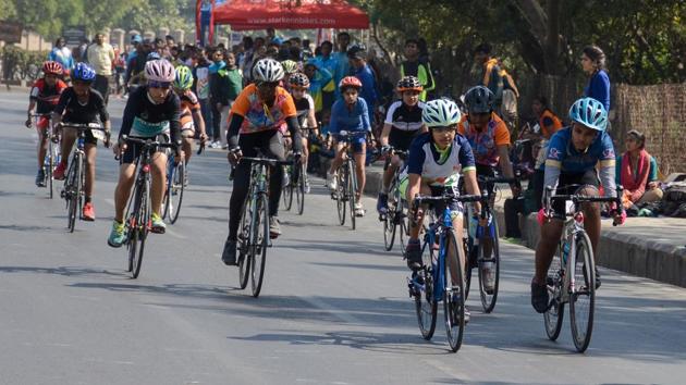 Maher Patel (second from right) from Pune in action during the 12 km girls mass start event in the under 14 category at 64th National School Games (cycling - road) championship at Hinjewadi on Sunday. (Milind Saurkar/HT Photo) 