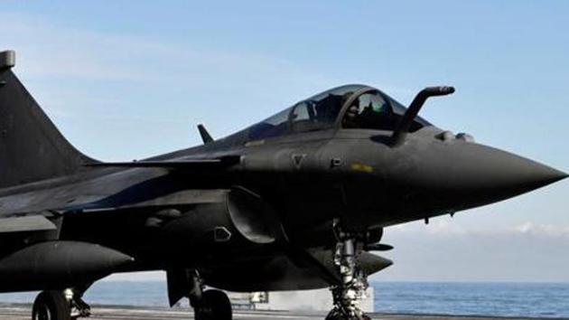 A French fighter jet Rafale prepares to take off on the aircraft carrier "Charles de Gaulle", after the completion of its 18 month-long renovation in Toulon, France, November 8, 2018. Christophe Simon/Pool via REUTERS(REUTERS)